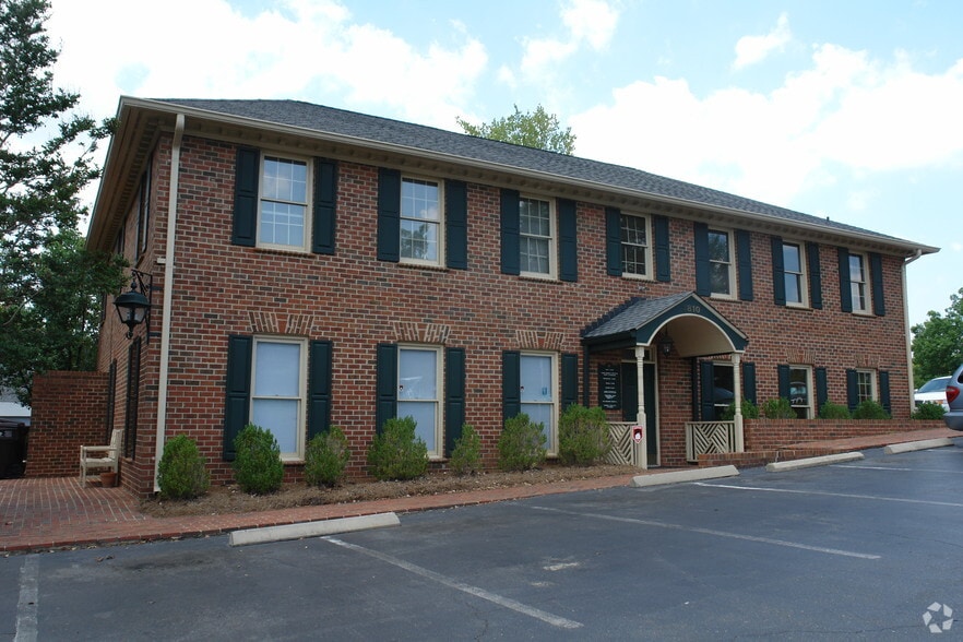 More Photos Of 7810 Pineville-Matthews Rd, Charlotte Office For Lease