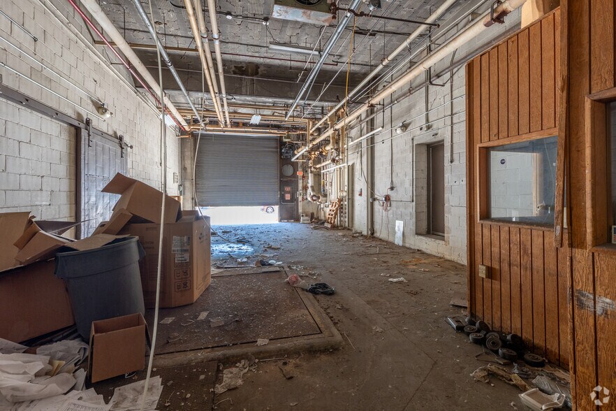 More Photos Of 110 E Warren Ave, Detroit Medical For Lease