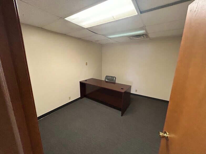 More Photos Of 2019 W Lusher Ave, Elkhart Warehouse For Sale