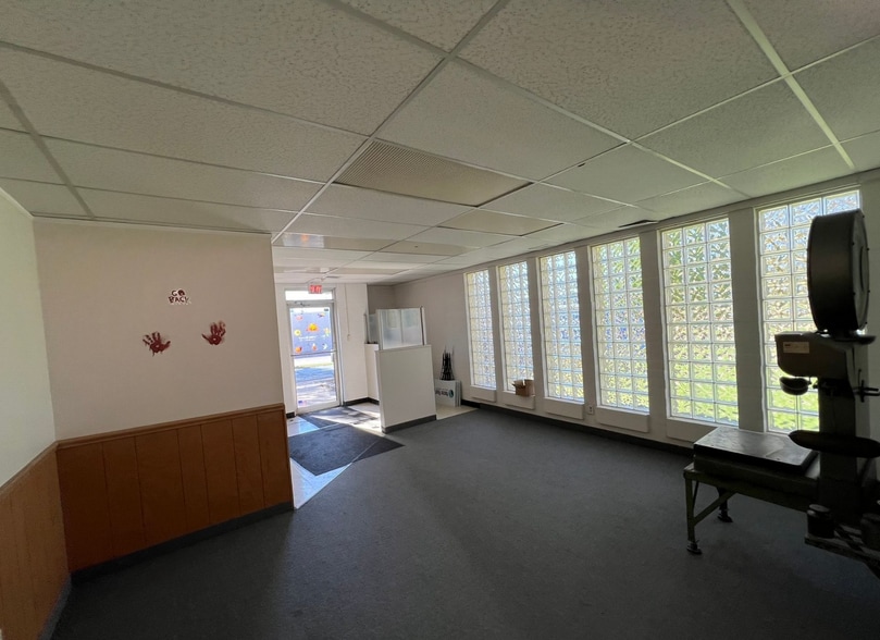 More Photos Of 595 Miami St, Akron Flex For Sale