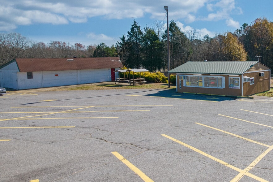 More Photos Of 3506 Springs Rd, Hickory Freestanding For Sale