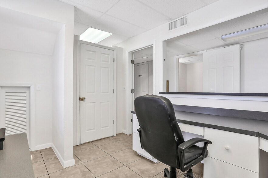 More Photos Of 162 Peninsula Dr S, Daytona Beach Medical For Sale