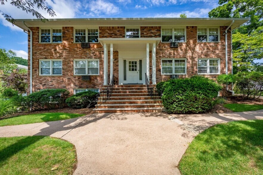 More Photos Of 14 Walden Pl, Montclair Apartments For Sale