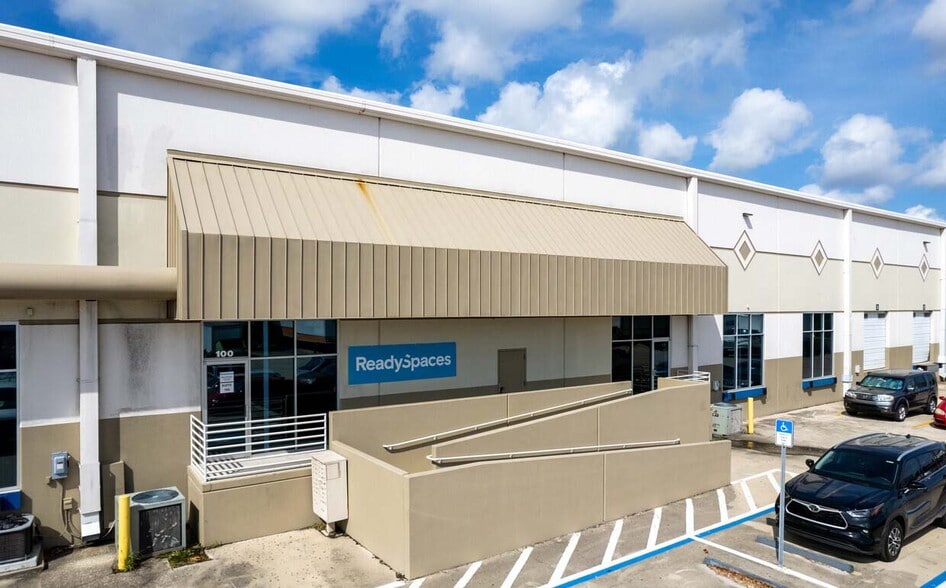 More Photos Of 2507 Investors Row, Orlando Distribution For Lease