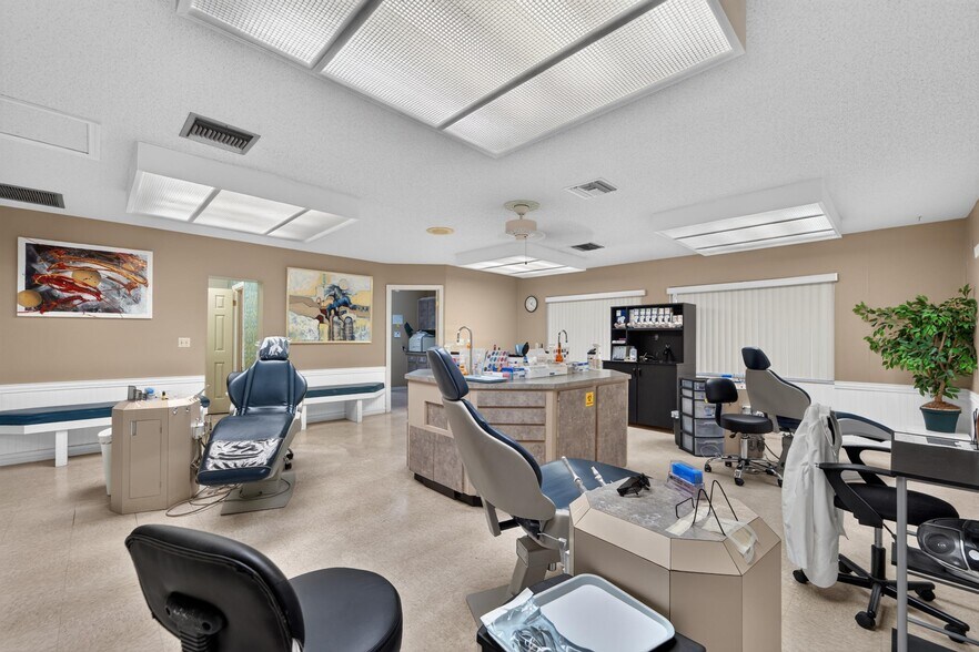 More Photos Of 1205 W Baker St, Plant City Medical For Sale