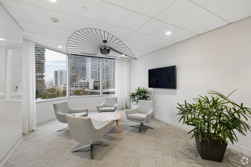 More Photos Of 1221 Brickell Ave, Miami Coworking Space