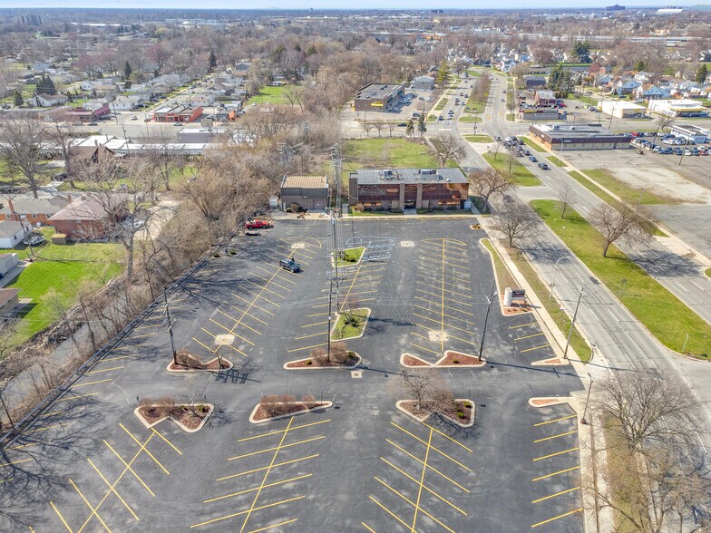 More Photos Of 25050 Outer Dr, Lincoln Park Office For Lease