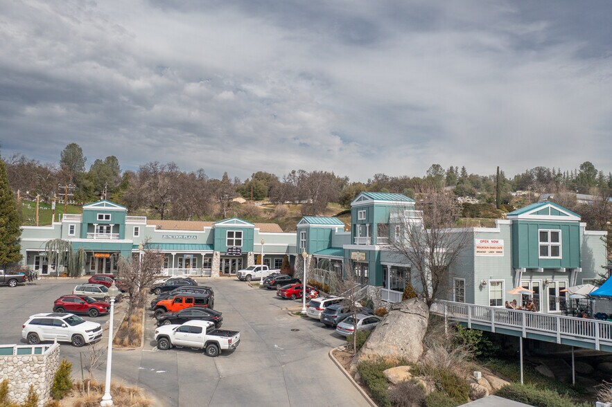 More Photos Of 40282 Highway 41, Oakhurst Freestanding For Sale