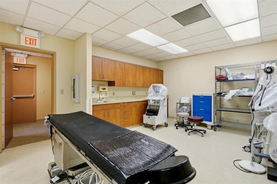 More Photos Of 2010 15th St, Bay City Healthcare For Sale