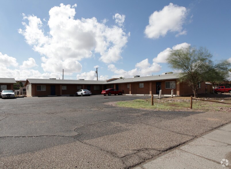 More Photos Of 415 W 10th St, Casa Grande Apartments For Sale