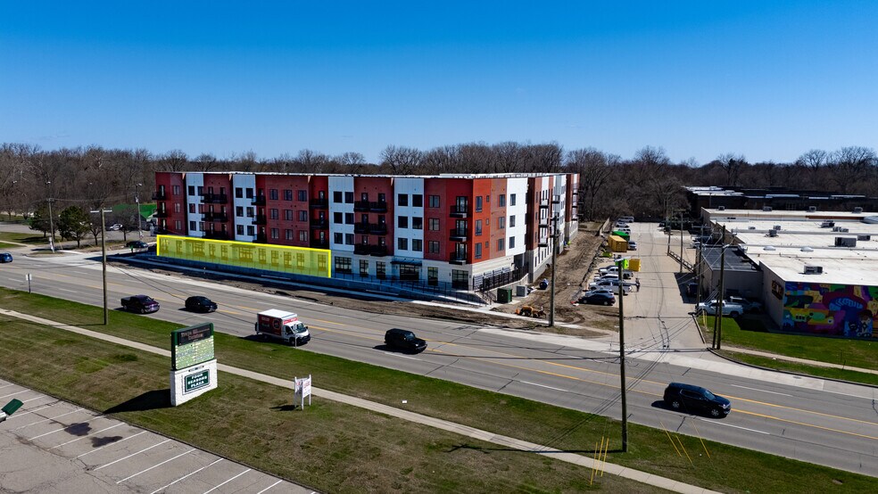 Primary Photo Of 43700 Van Dyke Ave, Sterling Heights Apartments For Lease
