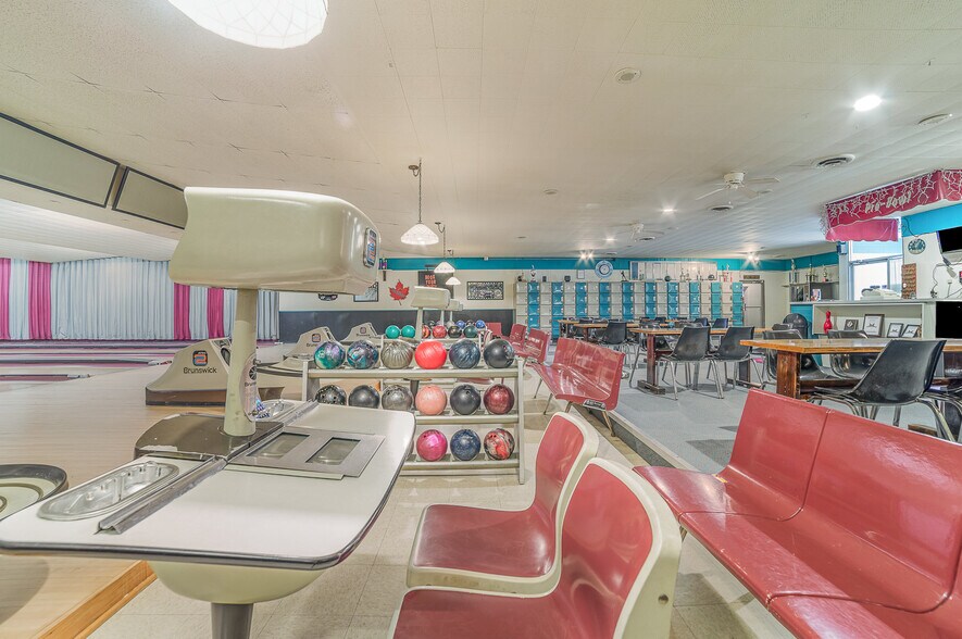 More Photos Of 1104 N Saginaw St, Saint Charles Bowling Alley For Sale