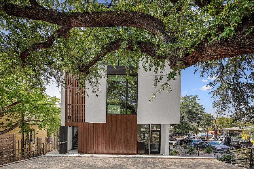 More Photos Of 2208 Lake Austin Blvd, Austin Office Residential For Sale