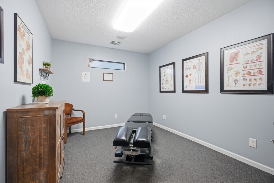 More Photos Of 12325 Scarsdale Blvd, Houston Medical For Sale