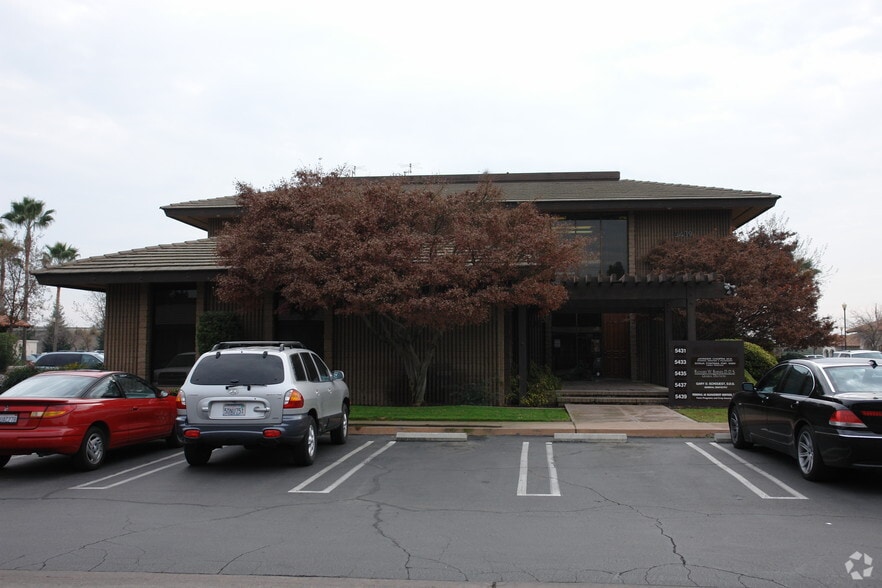 Primary Photo Of 5431-5439 W Hillsdale Ave, Visalia Office For Lease