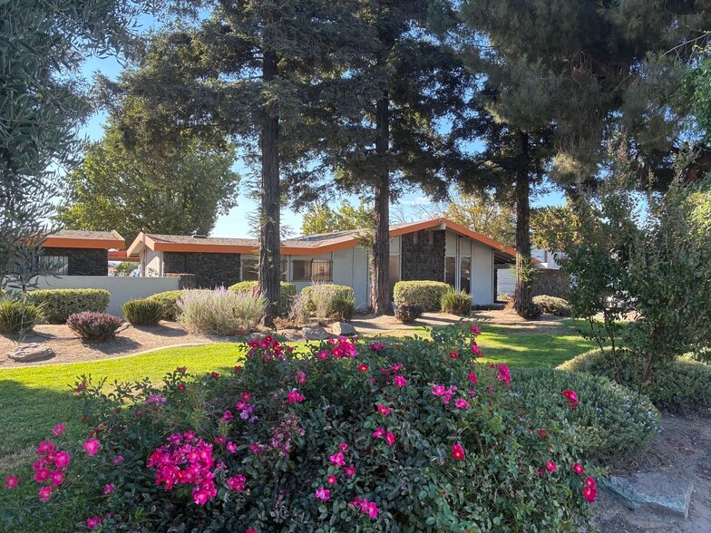 More Photos Of 2525 S 99 FRONTAGE RD, Stockton Office For Lease