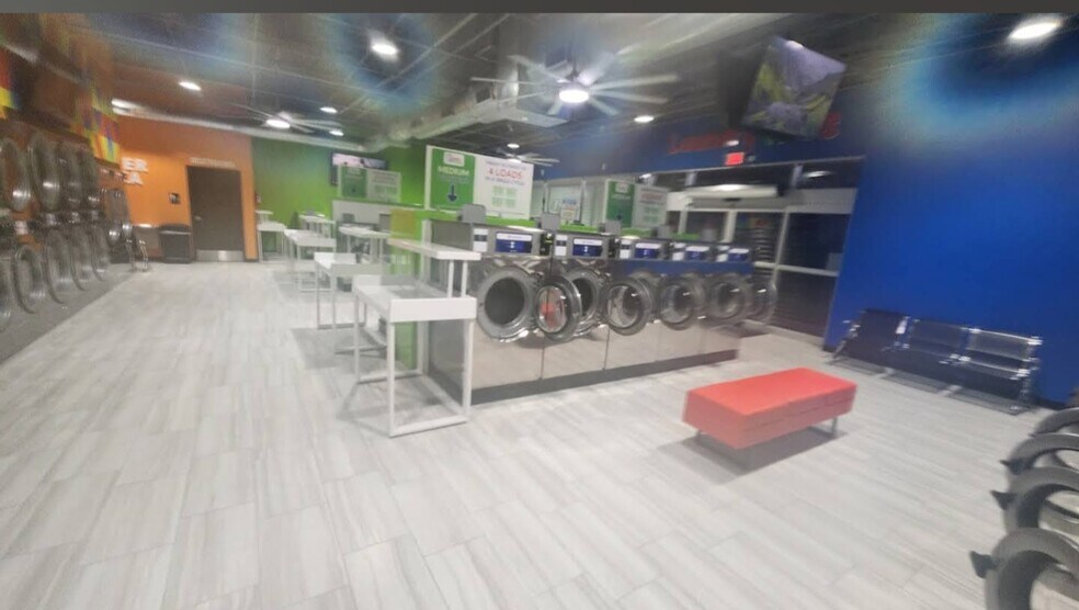More Photos Of 3935-3945 Eisenhauer Rd, San Antonio Storefront For Sale