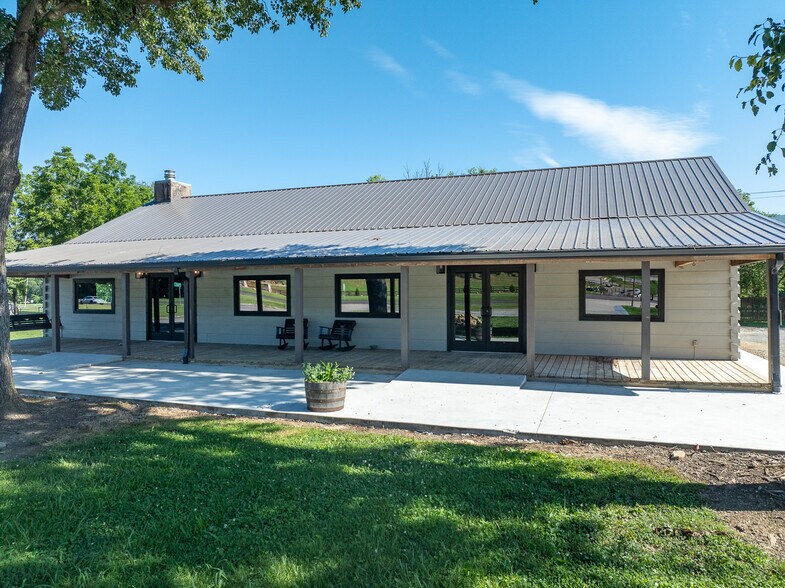 More Photos Of 8123 E Lamar Alexander Pky, Townsend Restaurant For Sale