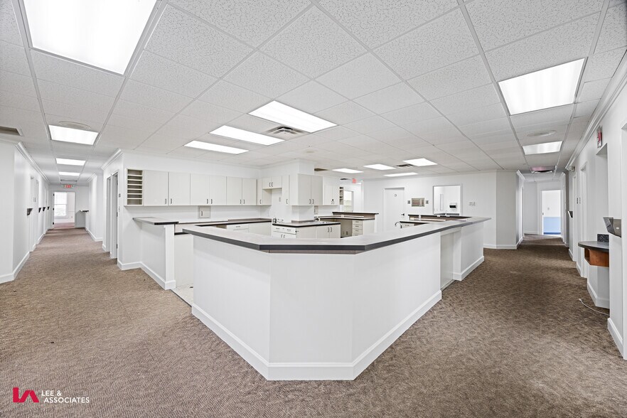 More Photos Of 1776 Old Spring House Ln, Dunwoody Medical For Lease
