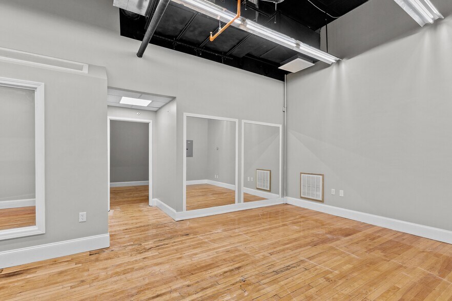 More Photos Of 442-450 Main St, Warren Storefront Retail Office For Lease