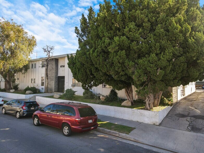More Photos Of 8750 Owensmouth Ave, Canoga Park Apartments For Sale