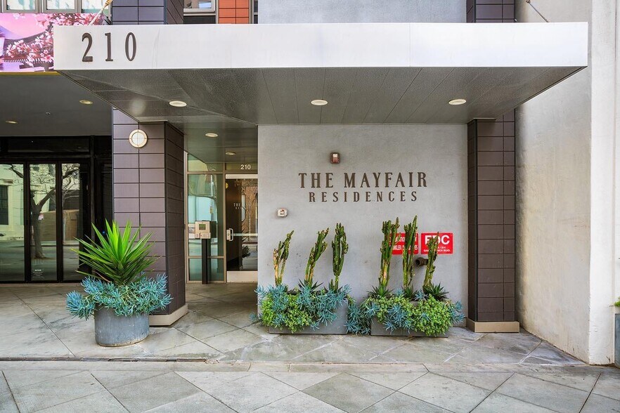 More Photos Of 214 Santa Monica Blvd, Santa Monica Apartments For Lease