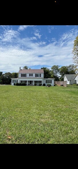 More Photos Of 1202 SE Broad St, Murfreesboro Office Residential For Lease