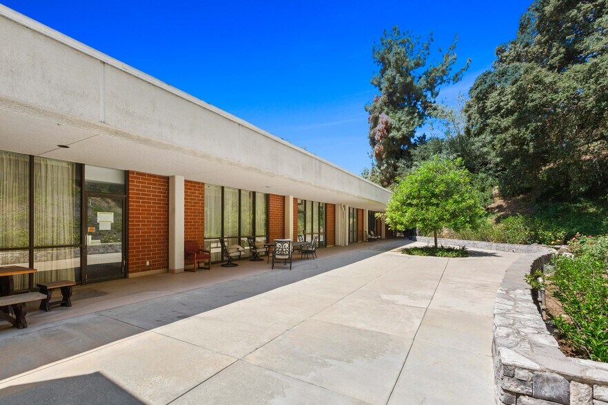 More Photos Of 600 N Rosemead Blvd, Pasadena Office For Lease