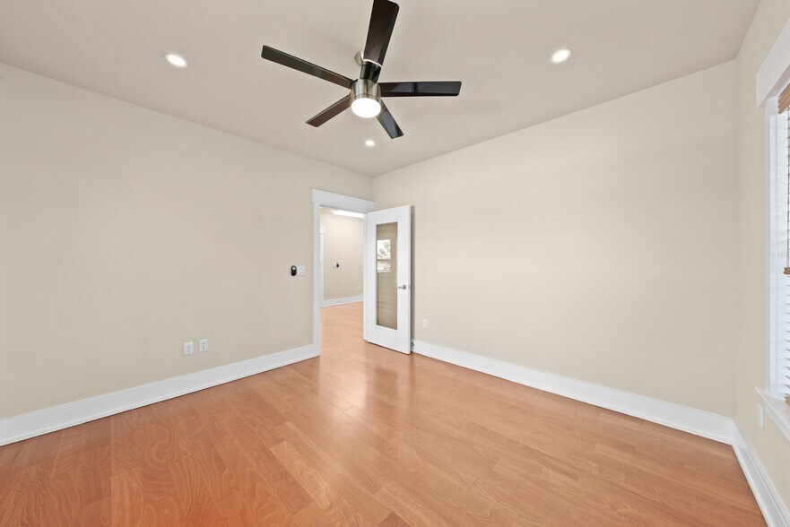 More Photos Of 1206 Hart St, Georgetown Specialty For Sale