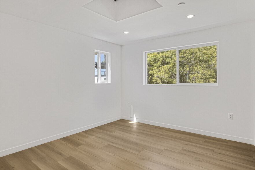 More Photos Of 10828 Hesby St, North Hollywood Apartments For Sale