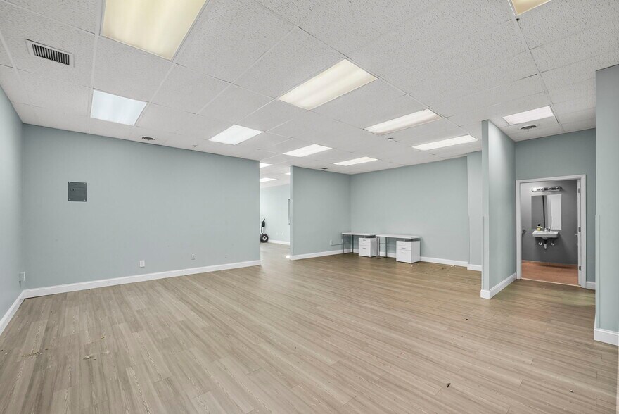 More Photos Of 1245 US 1, Edison Medical For Lease