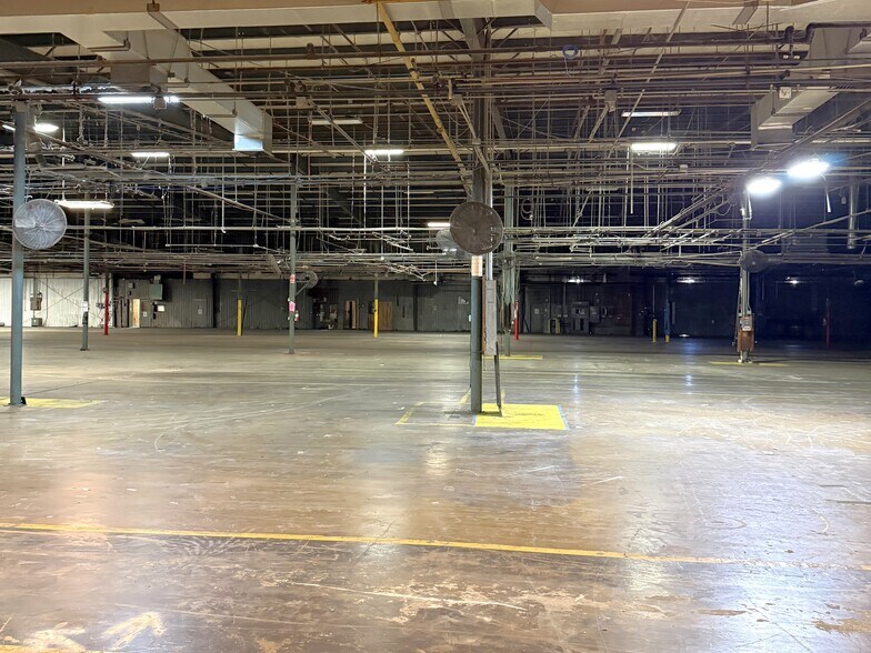More Photos Of 450 W Polk St, Bartow Warehouse For Lease