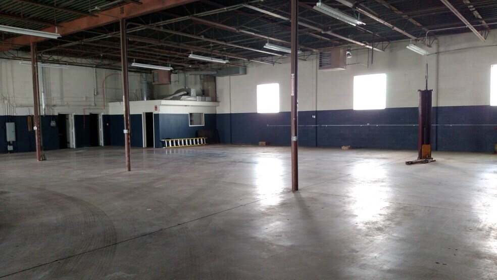 More Photos Of 3319 E Ten Mile Rd, Warren Warehouse For Lease