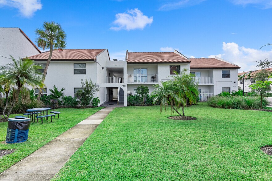 More Photos Of 700-728 SW 81st Ter, North Lauderdale Apartments For Sale