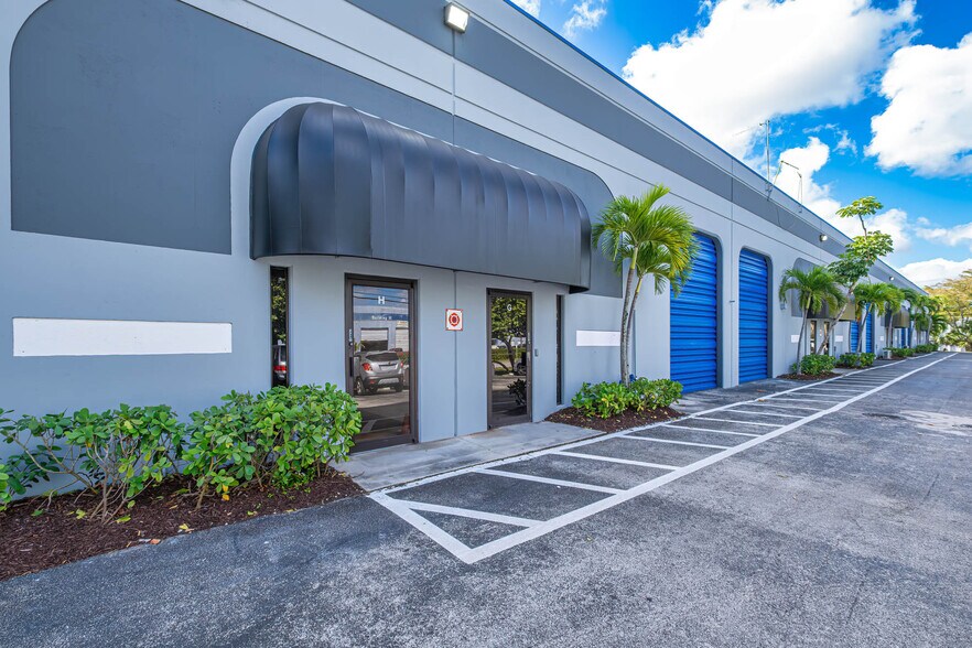 Primary Photo Of , Lauderhill Flex For Sale