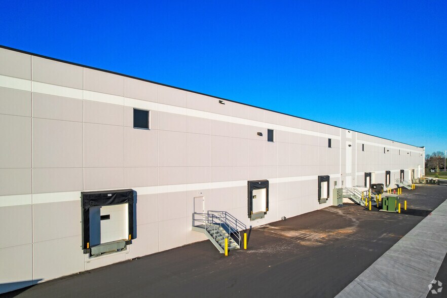 More Photos Of 9501 Louisiana Ave, Brooklyn Park Warehouse For Lease