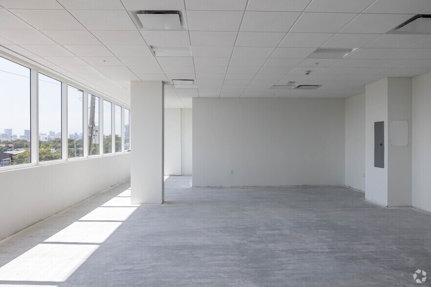 More Photos Of 500 N Dixie Hwy, Hallandale Beach Medical For Lease