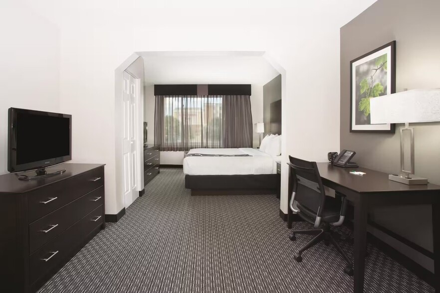 More Photos Of 9009 E Arapahoe Rd, Greenwood Village Hotel For Sale