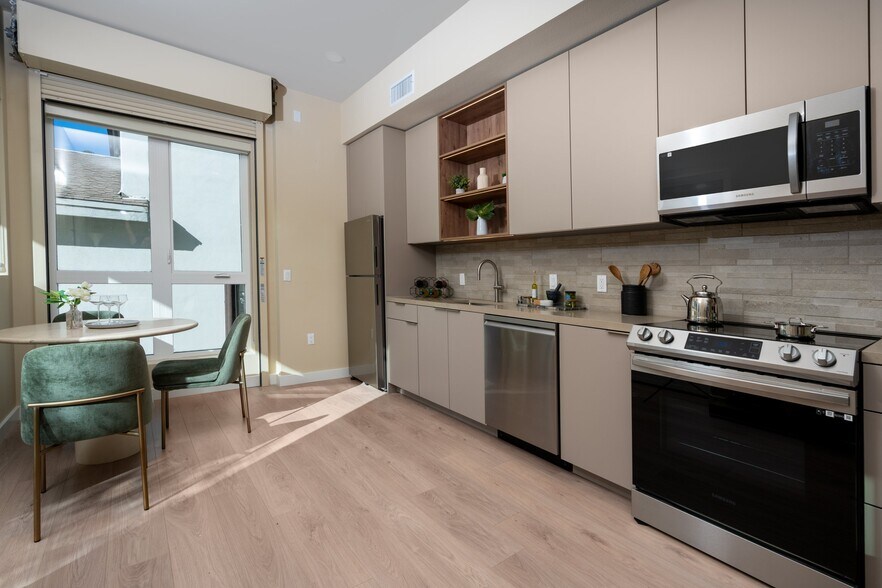 More Photos Of 1511 N Fairfax Ave, Los Angeles Apartments For Lease