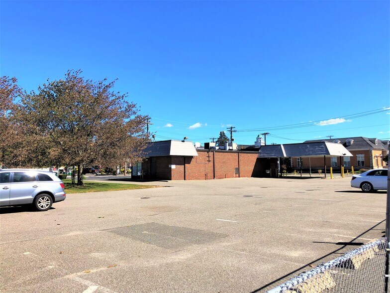 More Photos Of 115 Main St, East Rockaway Bank For Lease