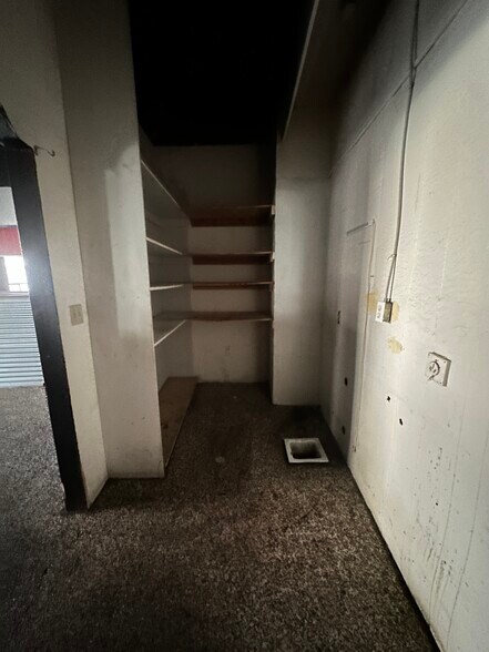 More Photos Of 230 Fox St, Lemoore Restaurant For Sale