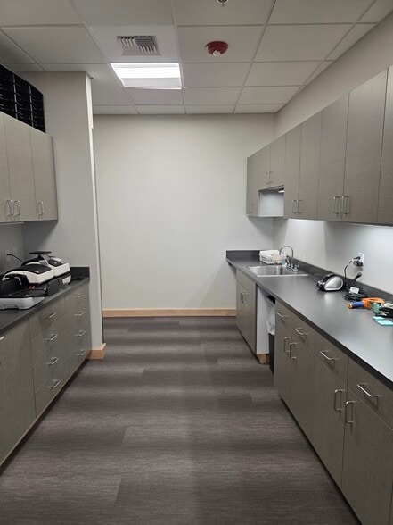 More Photos Of 2713 N 20th Ave, Pasco Office For Lease