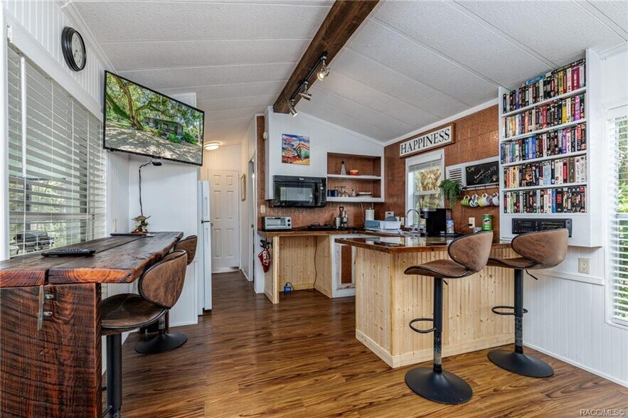 More Photos Of 6617 Riverside Dr, Yankeetown Marina For Sale