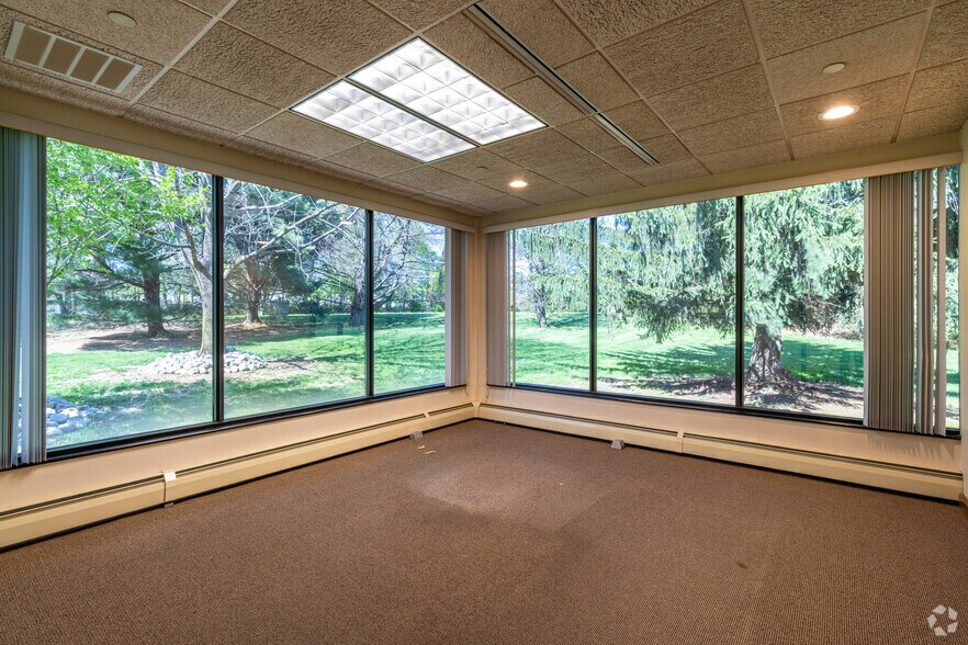 More Photos Of 500 Craig Rd, Manalapan Township Office For Lease