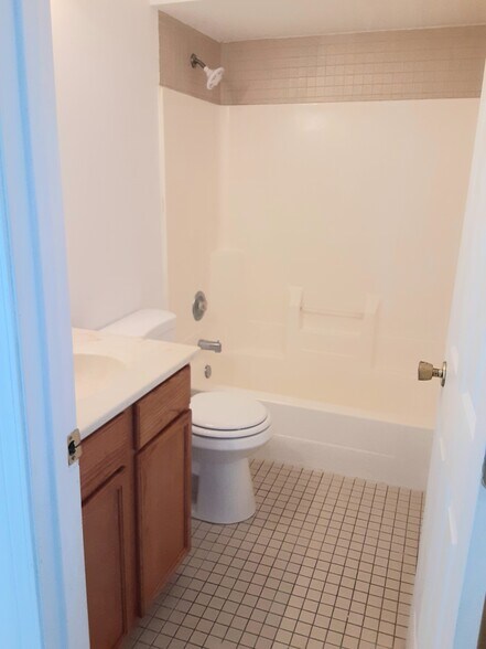 More Photos Of 1322 E 9th St, Lockport Apartments For Sale
