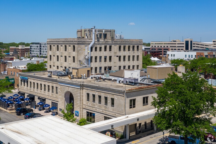 More Photos Of 105 S York St, Elmhurst Office For Lease