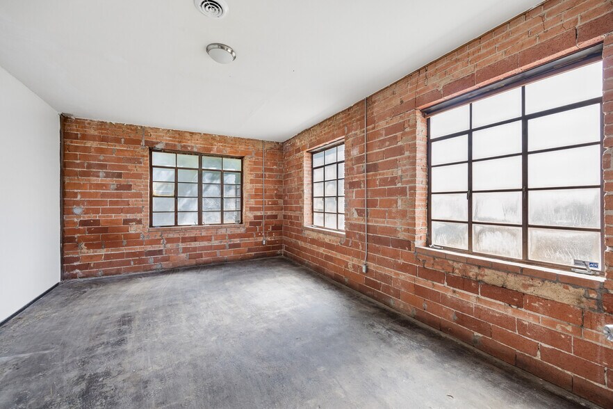 More Photos Of 2602 Kings Rd, Dallas Religious Facility For Sale