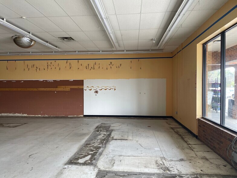 More Photos Of 114 US Highway 13 Byp, Windsor General Retail For Lease