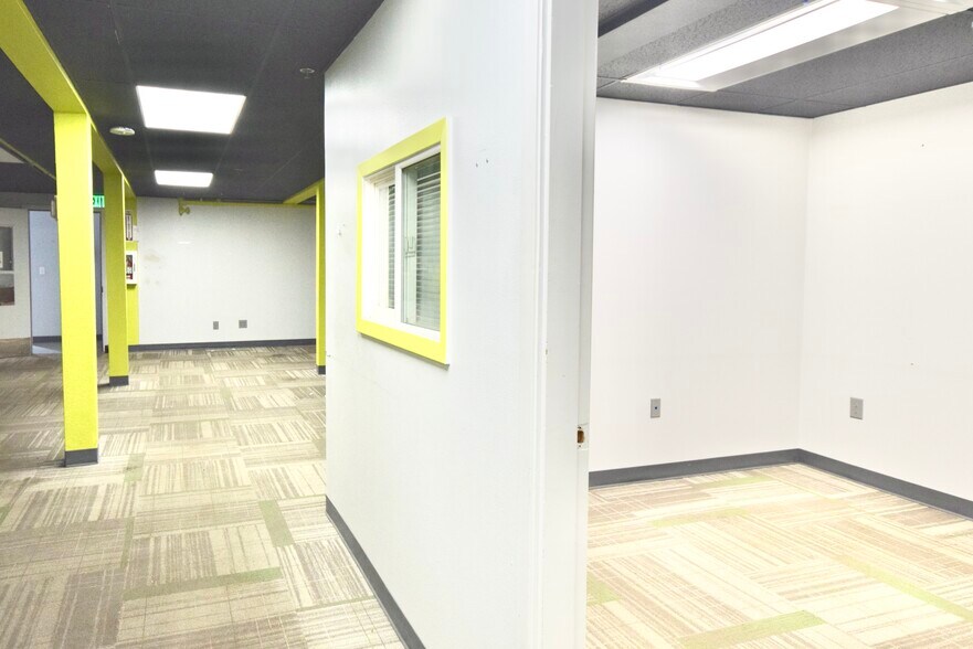 More Photos Of 2200 SE Mailwell Dr, Milwaukie Warehouse For Lease