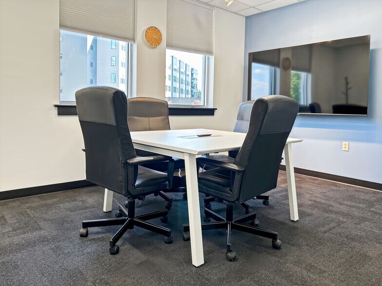 More Photos Of 2303 W Morehead St, Charlotte Coworking Space